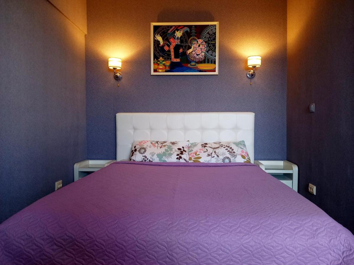 Картина горных вершин Квартира- Mountain view Apartment Алматы Экстерьер фото