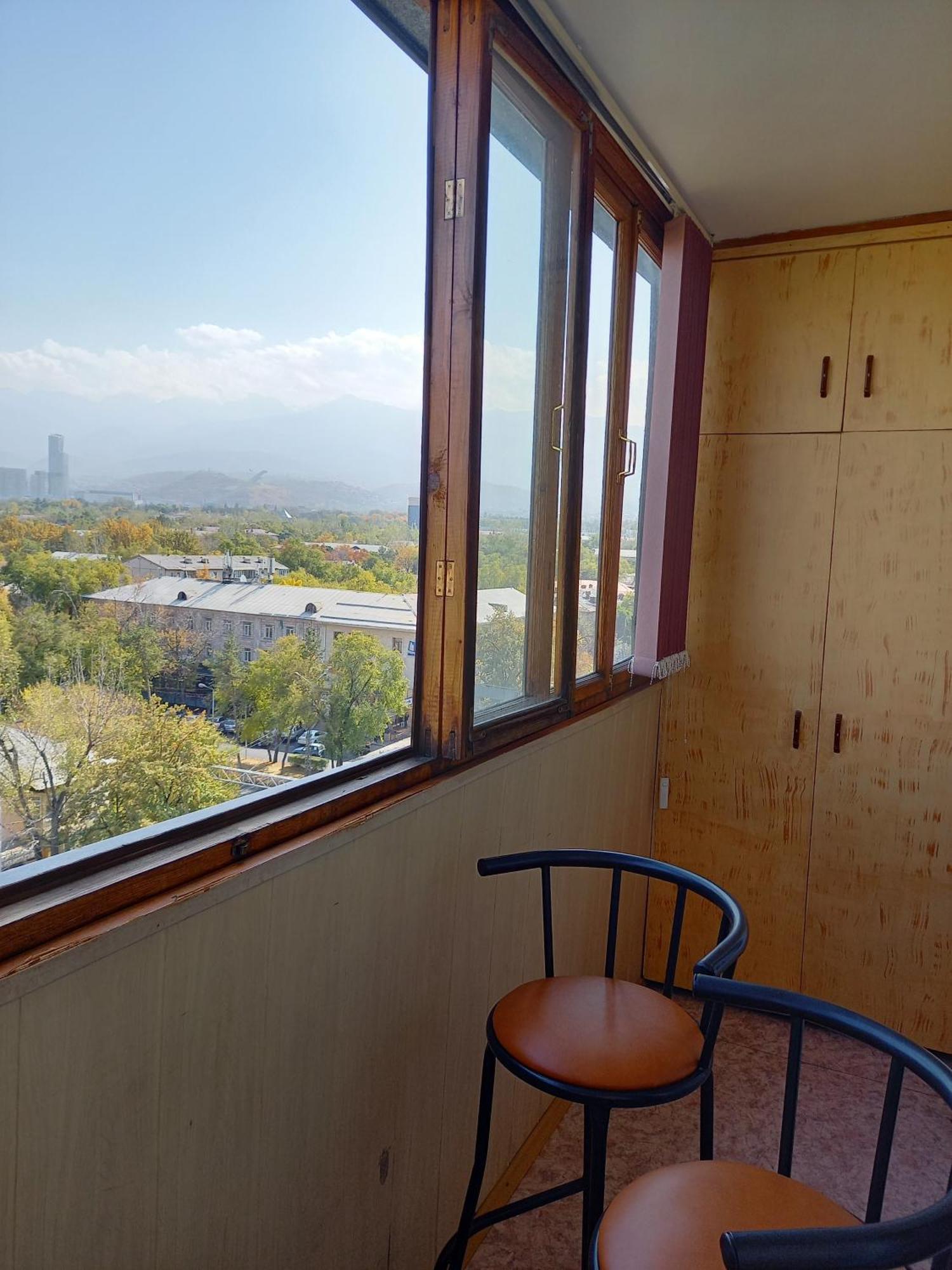 Картина горных вершин Квартира- Mountain view Apartment Алматы Экстерьер фото